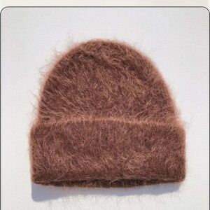 Salchicha fluffy alpaca beanie